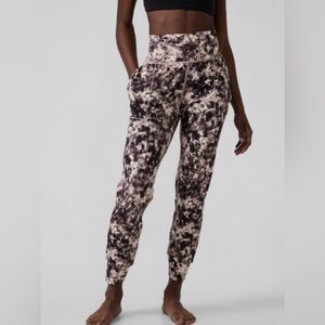 Athleta Salutation Printed High Rise Jogger Tie Dye Black Beige L